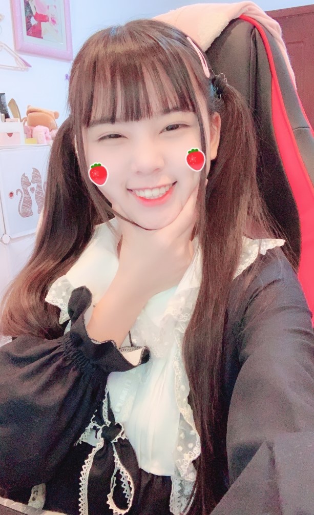 火线妹人气超越小团团当看到线下生图网友心碎了直呼像小学生