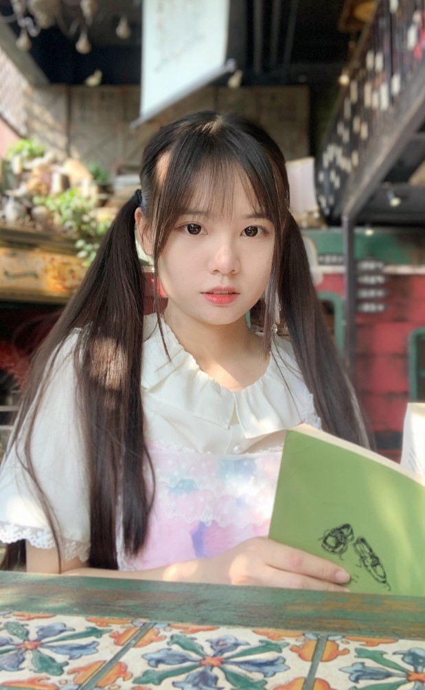 火线妹人气超越小团团当看到线下生图网友心碎了直呼像小学生