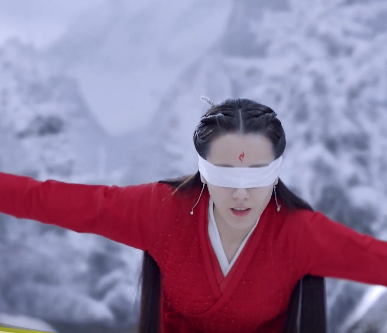 凤九蒙眼练功,不小心滑倒,帝君闪现到身边抱住,看到造型,懵了