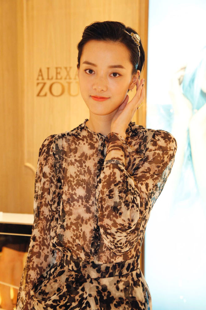 北京女子图鉴再度来袭女主超模裴蓓遇见平行世界的自己