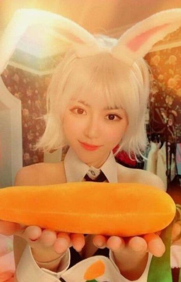 lol:余小c竟然私藏周姐照片,无中生友试图甩锅阿亮