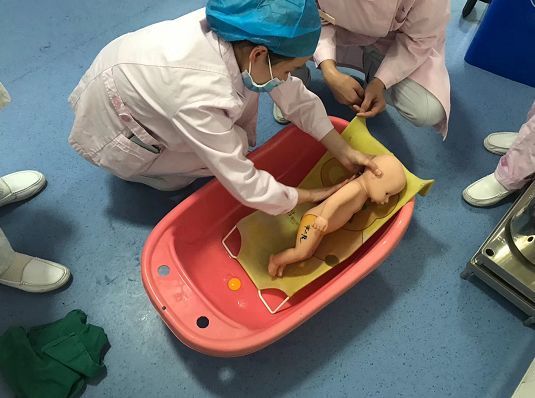 合肥一新冠病毒感染孕妇生下女婴!