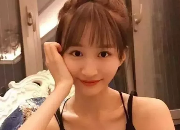 难怪任嘉伦会喜欢聂欢!看到她齐刘海的样子,这才是男人的心头肉