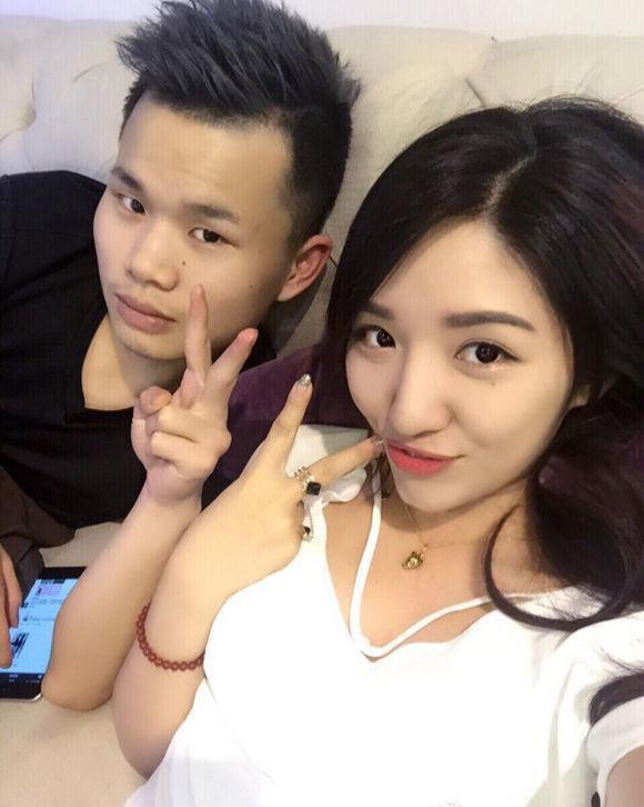 还记得这位"忘了爱"哥吗?如今早已结婚,妻子美得离谱