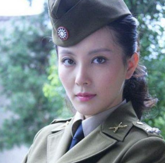 所以我们在建国初期都在向苏联学习,军服当然也不例外,其中55式军服就