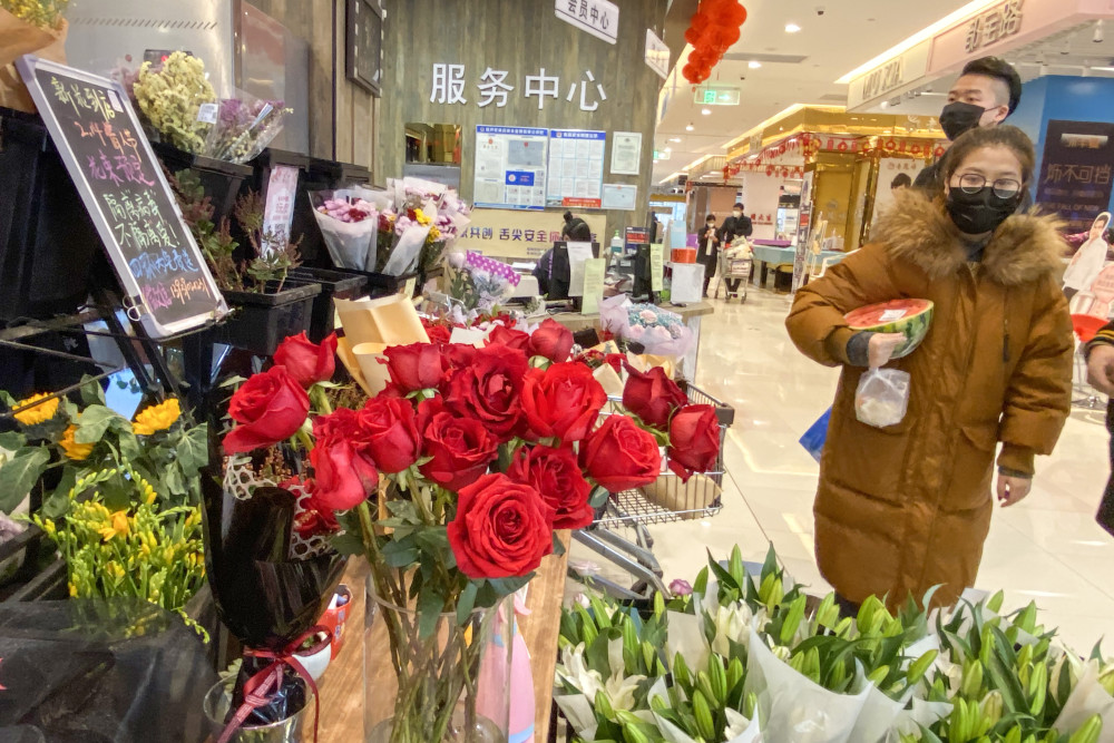 受疫情影响 郑州花卉市场遇冷 一花店女老板说 生命比赚钱重要 腾讯新闻