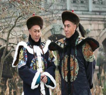 清朝:八旗旗主和铁帽子王见面,谁给谁