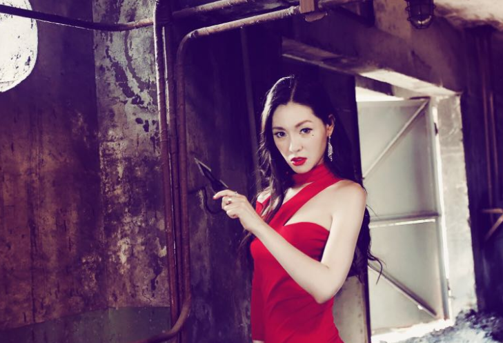 原来"白骨精"这么美,电影中妖艳无比,脱下戏服魅力让人无法阻挡