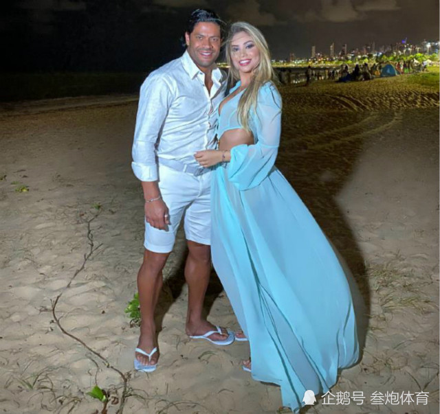上港胡尔克与侄女秀恩爱!大胆表白新女友,同款手链有些辣眼睛