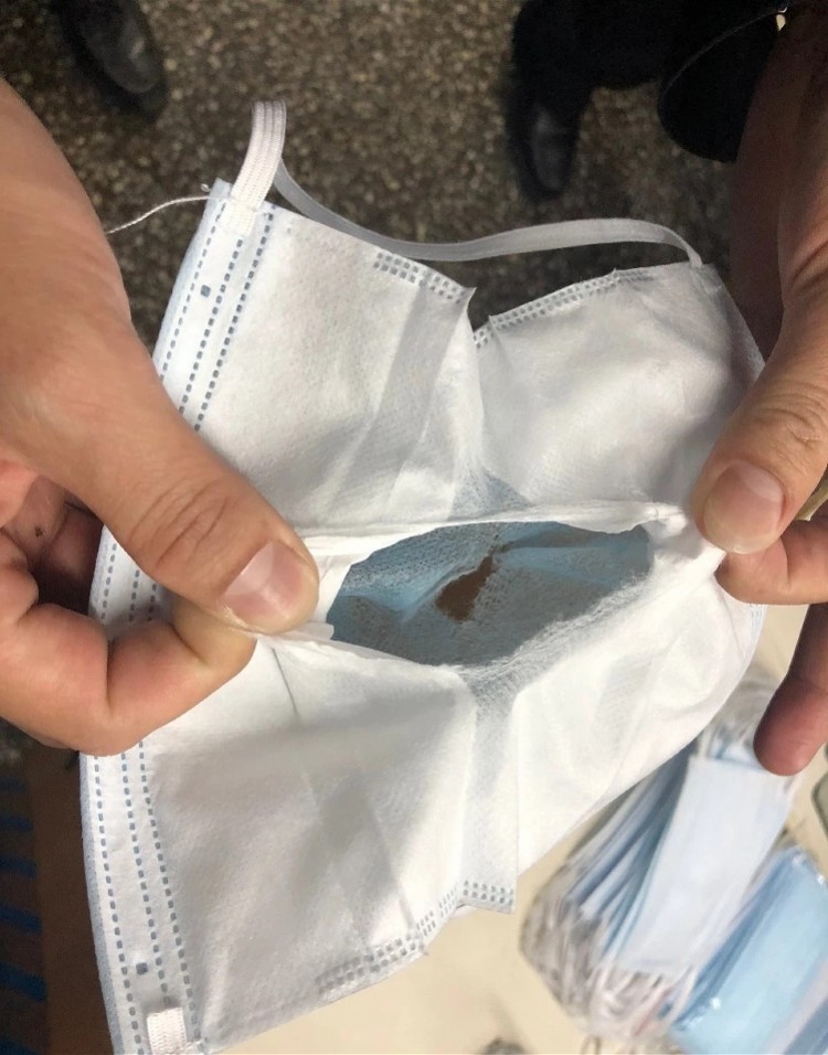 别让伪劣口罩再坑人东莞塘厦查获1万余只黑口罩