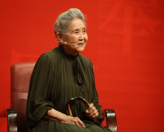 小花奶奶扮演者鲁园老师去世却有网友说为什么不是肖战去死