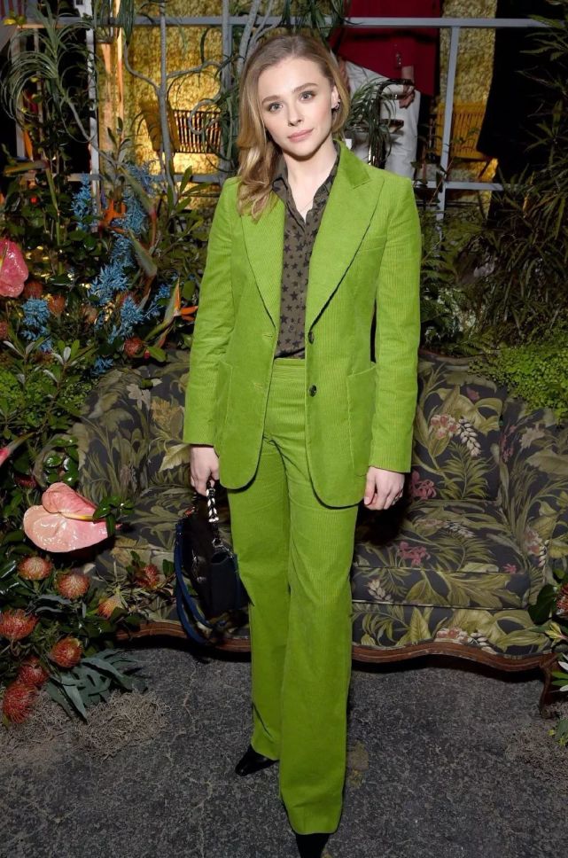 但是之后克洛伊·莫瑞兹好像是变了一个人一样,减肥减掉了半个自己