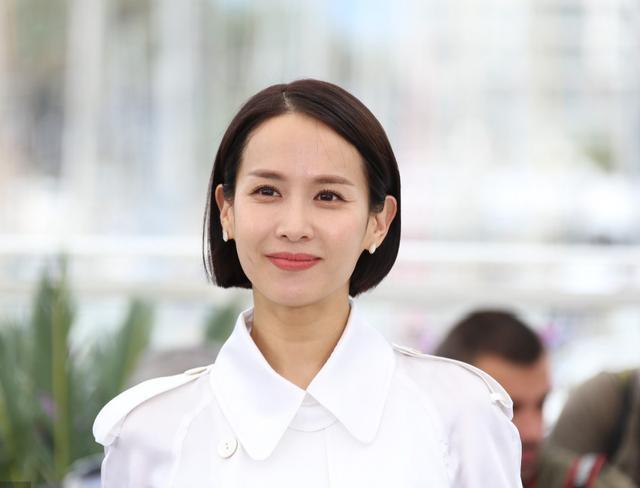 《寄生虫》女主角,礼服加珠宝惊艳奥斯卡,展现不一样的韩星气质