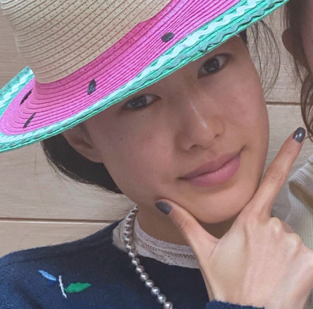 陈冠希一家三口庆祝情人节,素颜秦舒培像老了十岁,依旧获男方深情表白