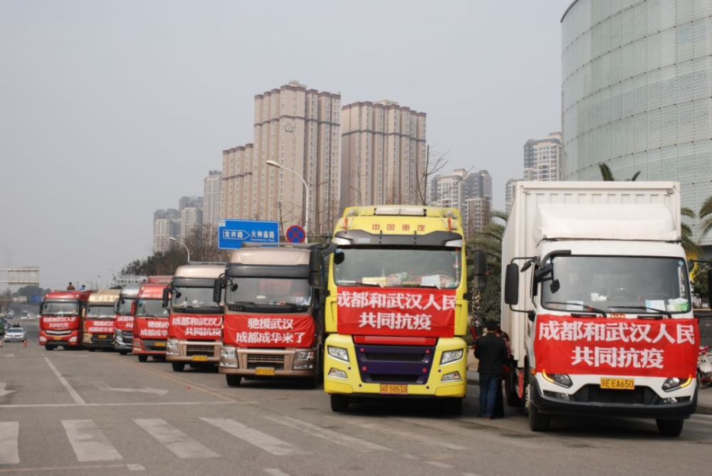 几分钟之后,车队朝着武汉方向,消失在街道尽头.