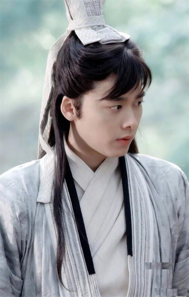 李易峰早期古装照陈三六,感觉怎么这么呆萌啊,好可爱啊