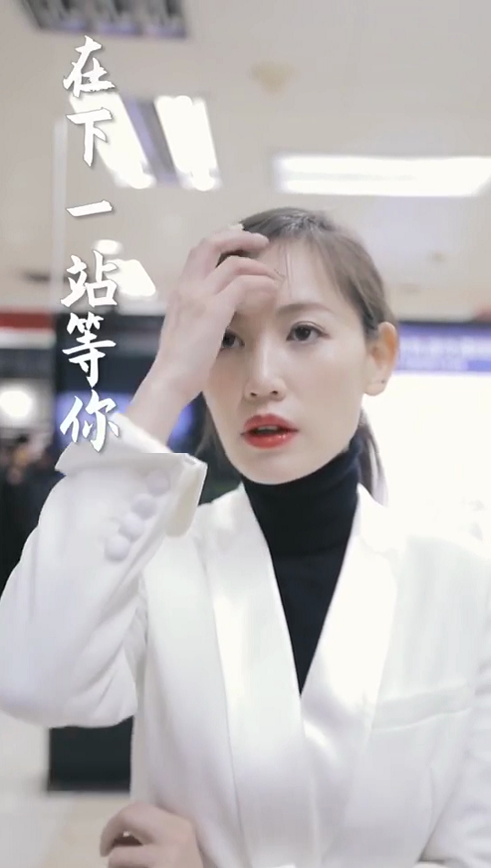 大秀好身材,疑暗讽王宝强:没文化,性格乖张