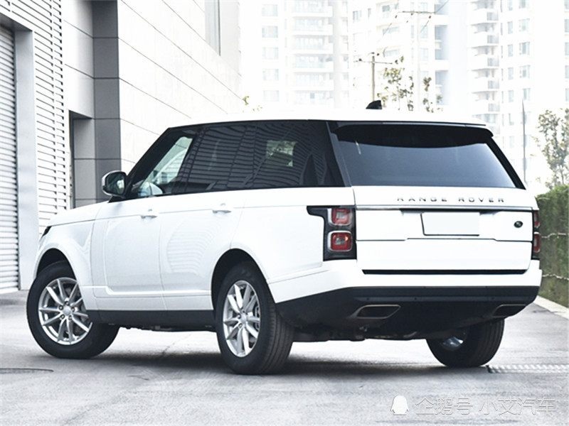 偶遇王俊凯开400万豪车,网友:21岁的男孩,完成了40岁男人的梦想!