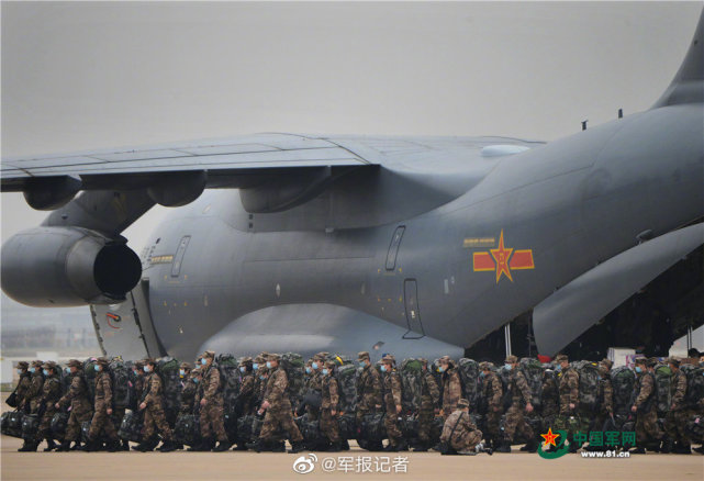 在这其中,6架运-20现身天河机场,让众多国人振奋不已.