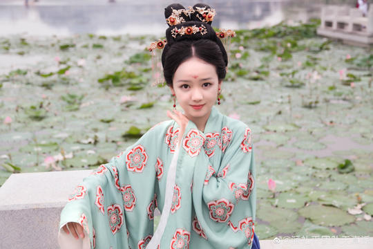 对话"薛宝钗"扮演者钟宝儿:"宝姐姐"不过是位普通的中学生