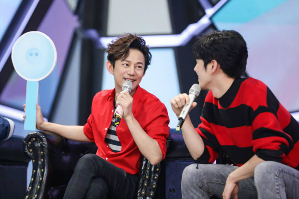 嗨你在做什么,何炅何昊傻傻分不清,何老师的新综艺你看了么?