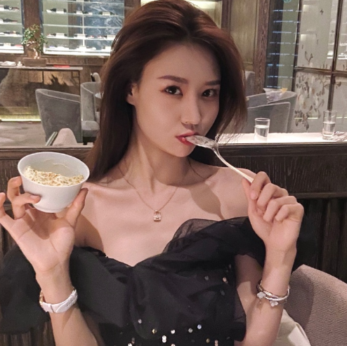 温婉体重只有92斤却发文表示自己身躯很肥硕网友要求真高