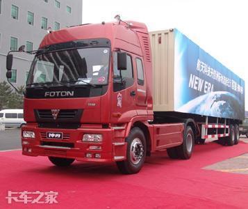 偶遇欧曼雄狮10x4仓栅式载货车外观经典内饰简洁底盘更精致