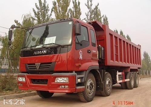 偶遇欧曼雄狮10x4仓栅式载货车外观经典内饰简洁底盘更精致