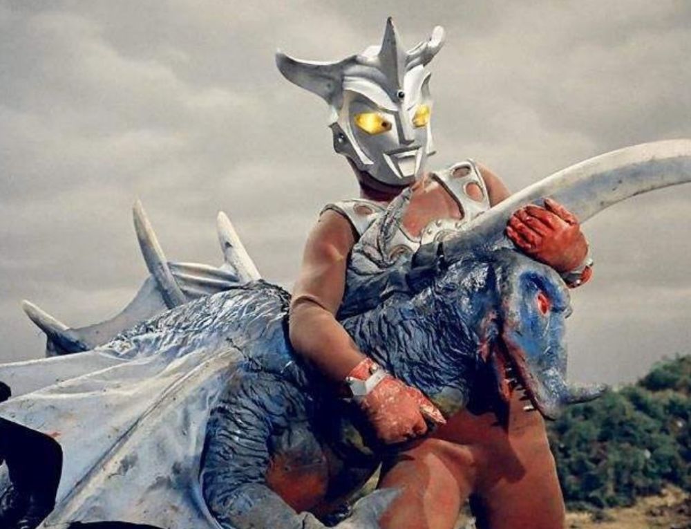 奥特曼在剧中被打倒次数越多遭遇越惨,后来成就就越强?_腾讯新闻