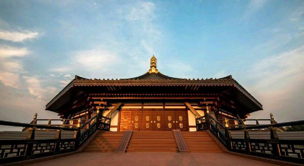 这个临终遗言侥幸逃过一劫的人名叫栾布,他跟平民时代的梁王彭越有过