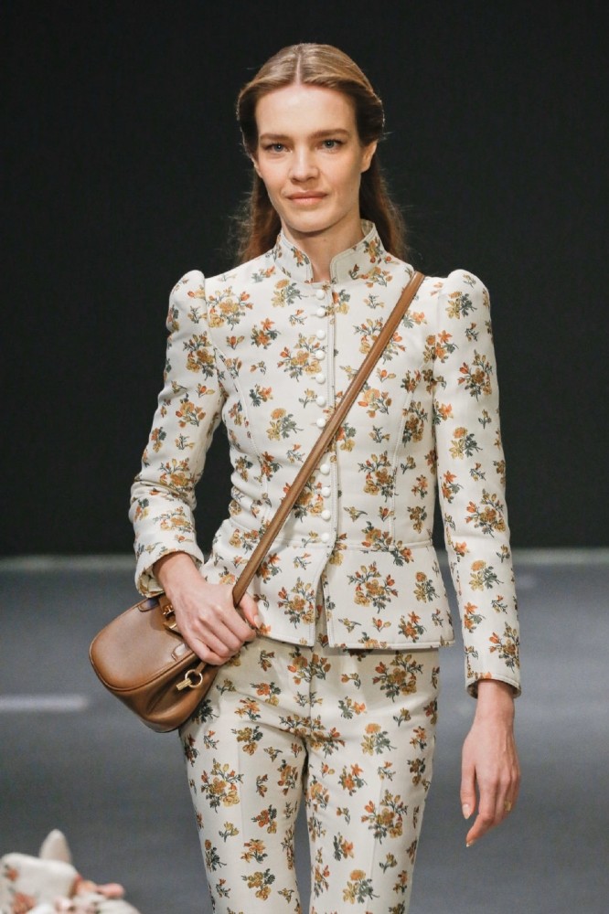 lv太子妃水果娜重操旧业走t台气场强网友38岁老的像48岁