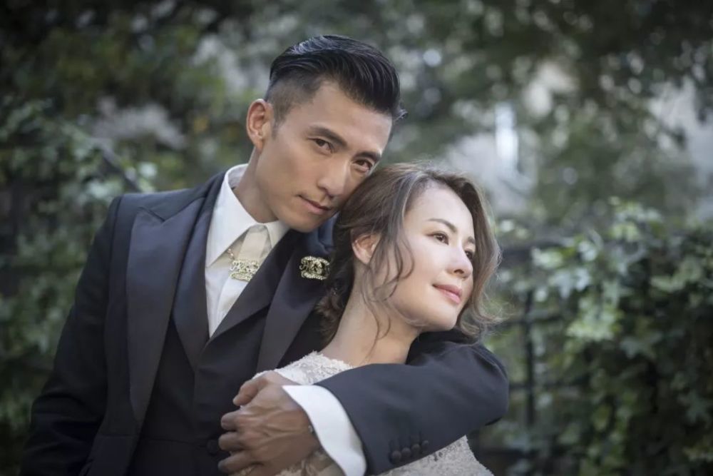 tvb力捧男艺人宣布老婆有喜,晒亲吻肚皮照