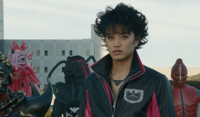 当假面骑士换发型后王小明形象狂野盖茨月读成地狱情侣