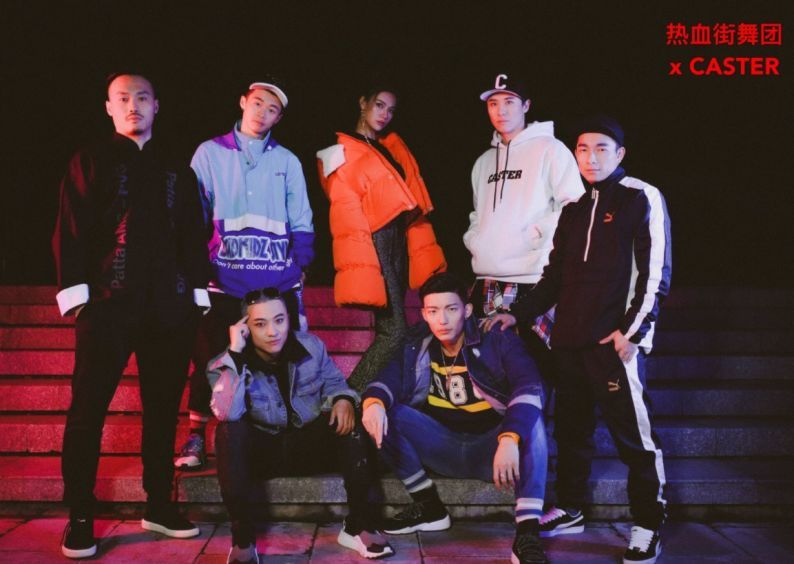 (caster热血七舞士) 但据小娱了解,线上直播在圈内也不算是个新鲜事