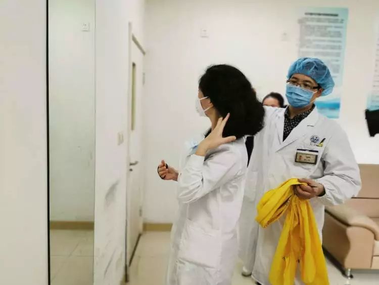 3天时间,上海仁济医院开了个tony理发店