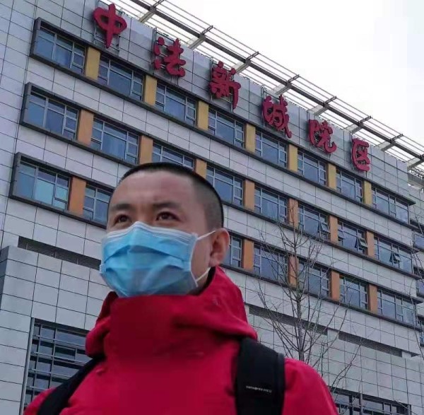 吉林省肿瘤医院护士杨洪军护目镜里的汗水是战胜疫情的决心