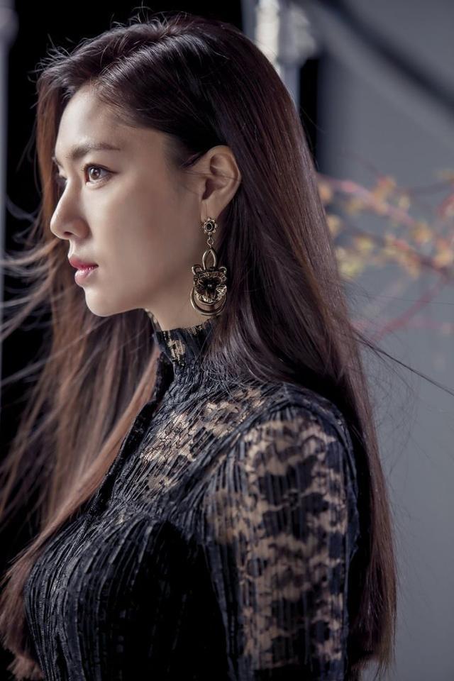 冷门艺人徐智慧出道17年,今凭《爱的迫降