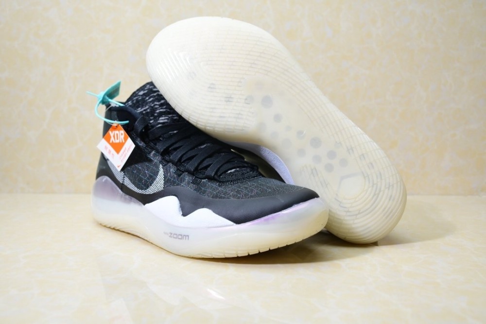 经久不衰的配色!杜兰特 年度最佳战靴 kd12 经典黑白开箱测评!