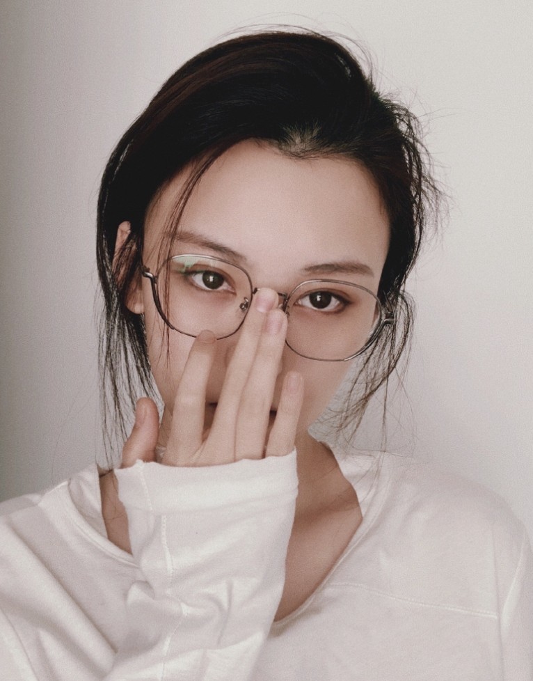 以前还觉得kiko齐刘海最美,当看见她中分头后:心如小鹿乱撞