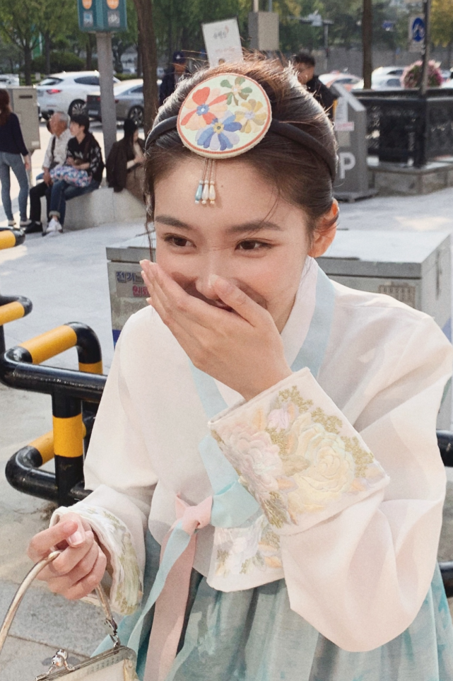 也是可以看出这个造型是非常的有女神范,只不过半藏森林的真实颜值