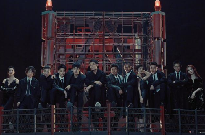 唐探3监狱风海报新鲜出炉张子枫坐姿a爆差点被宝强哥帅到