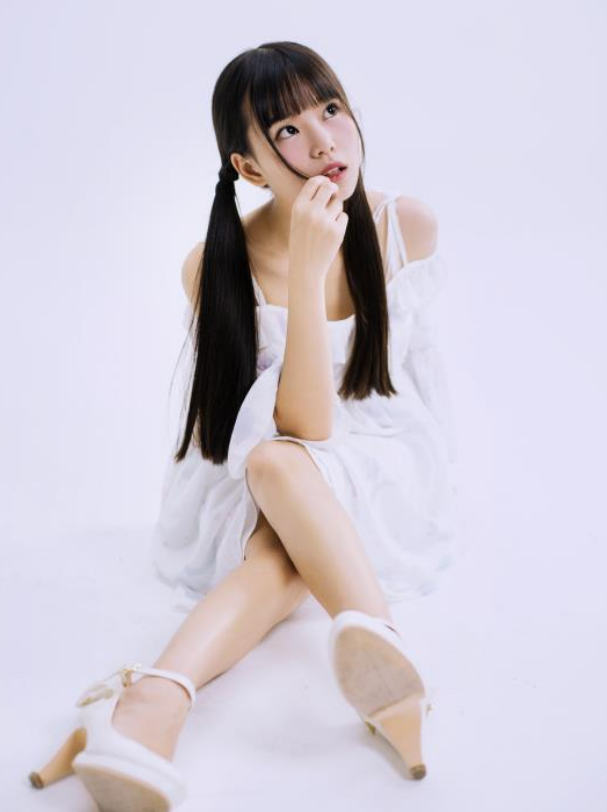 冯提莫的身高 乔碧萝的身材=火线妹?看清她的全身照,还是你的女神吗?