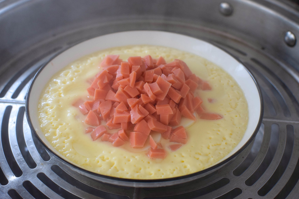 8,这道菜需要用勺子,一勺一勺很美呢,鸡蛋豆腐口感很嫩,蒸蛋口感也很