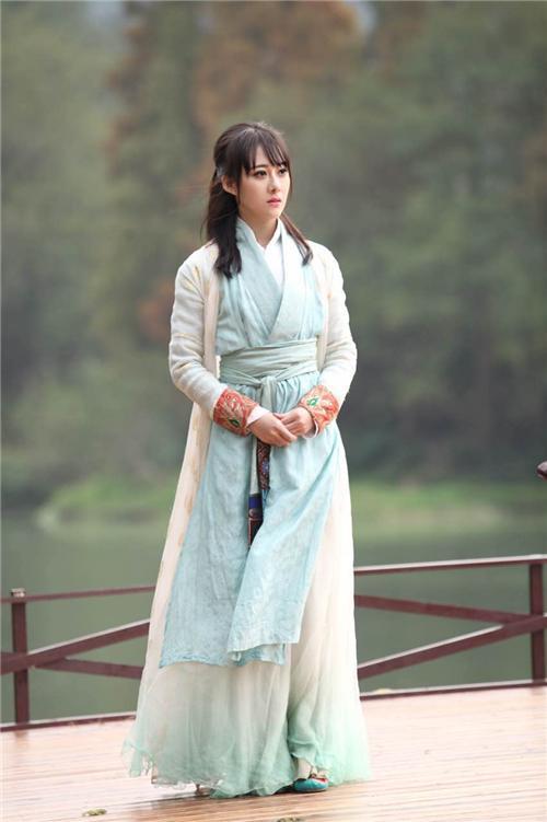 2019年她收获颇丰,被称为零零后"校花",曾获得陈建斌的激赏