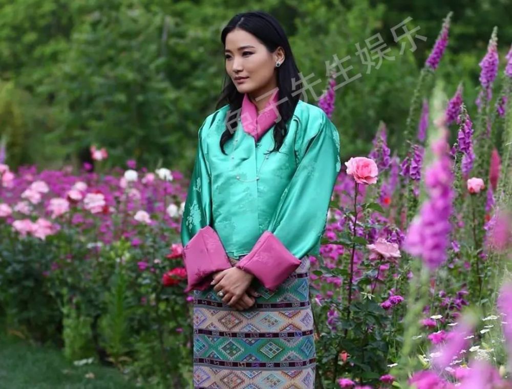 不丹美女不食人间烟火 25岁佩玛抱着儿子 依然眉头紧锁没笑容 腾讯新闻