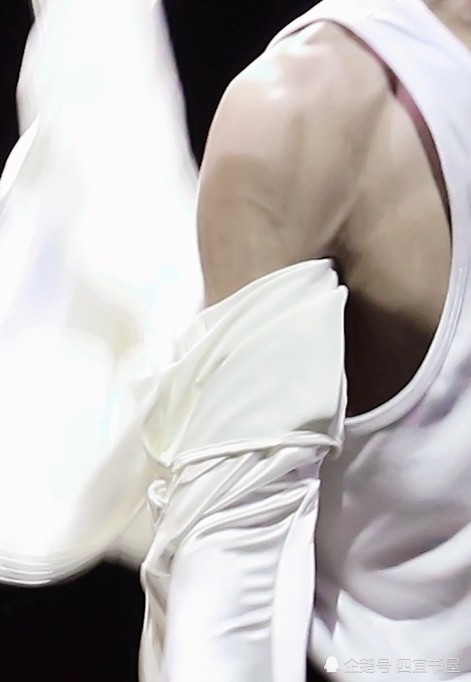 易烊千玺ins更新露个胳肢窝就吼不住了那还不来看看这些