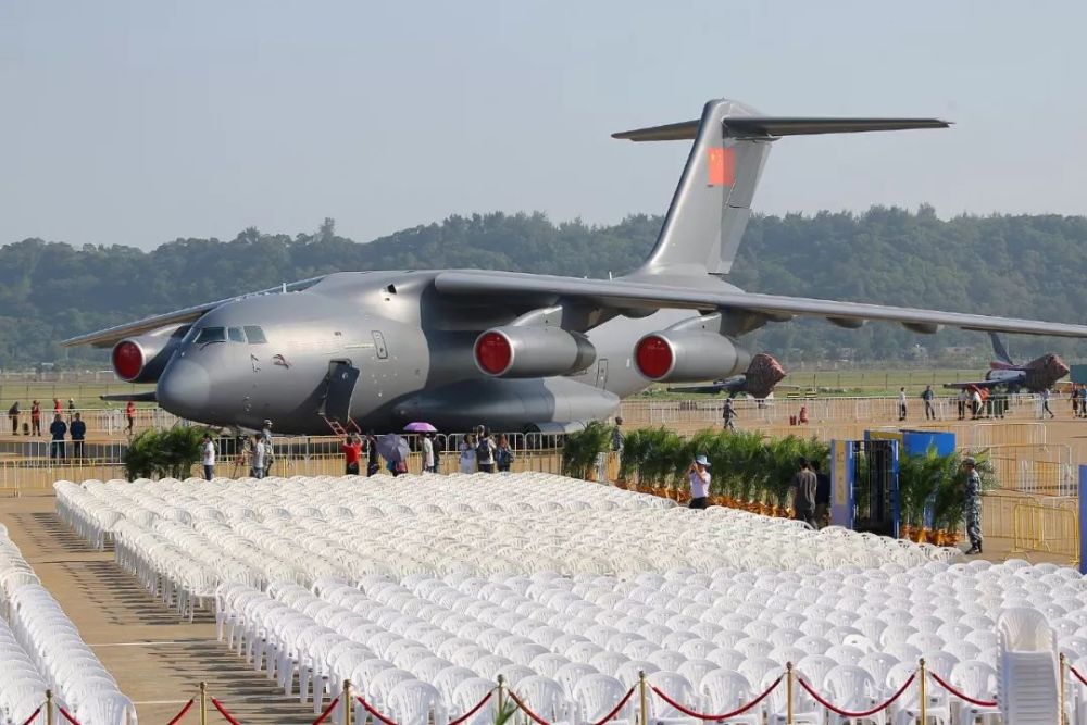 中国空军2架运20今晨首降上海虹桥再载勇士支援武汉