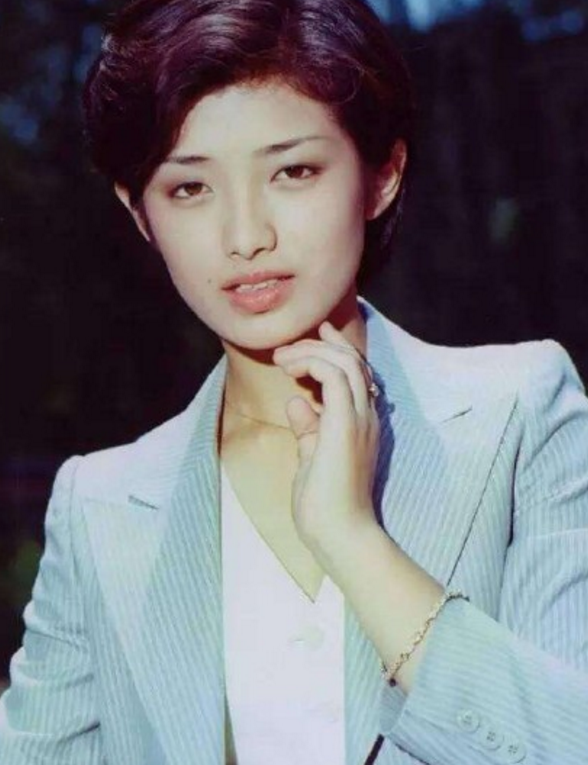 岁月好残酷61岁山口百惠近照公开胖成大妈令人难以置信