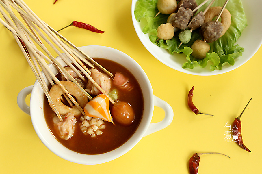 孩子想吃香辣沾串,妈妈5分钟做了一锅,连吃10串不过瘾,特解馋_腾讯