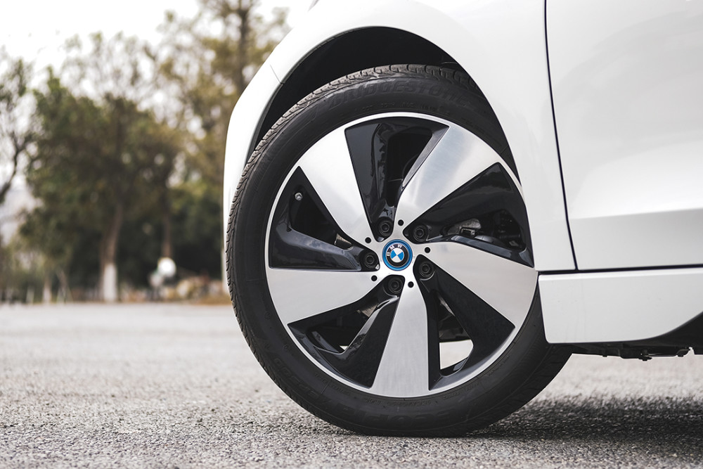 到底这些车型为什么要使用尺寸如此大的轮胎?